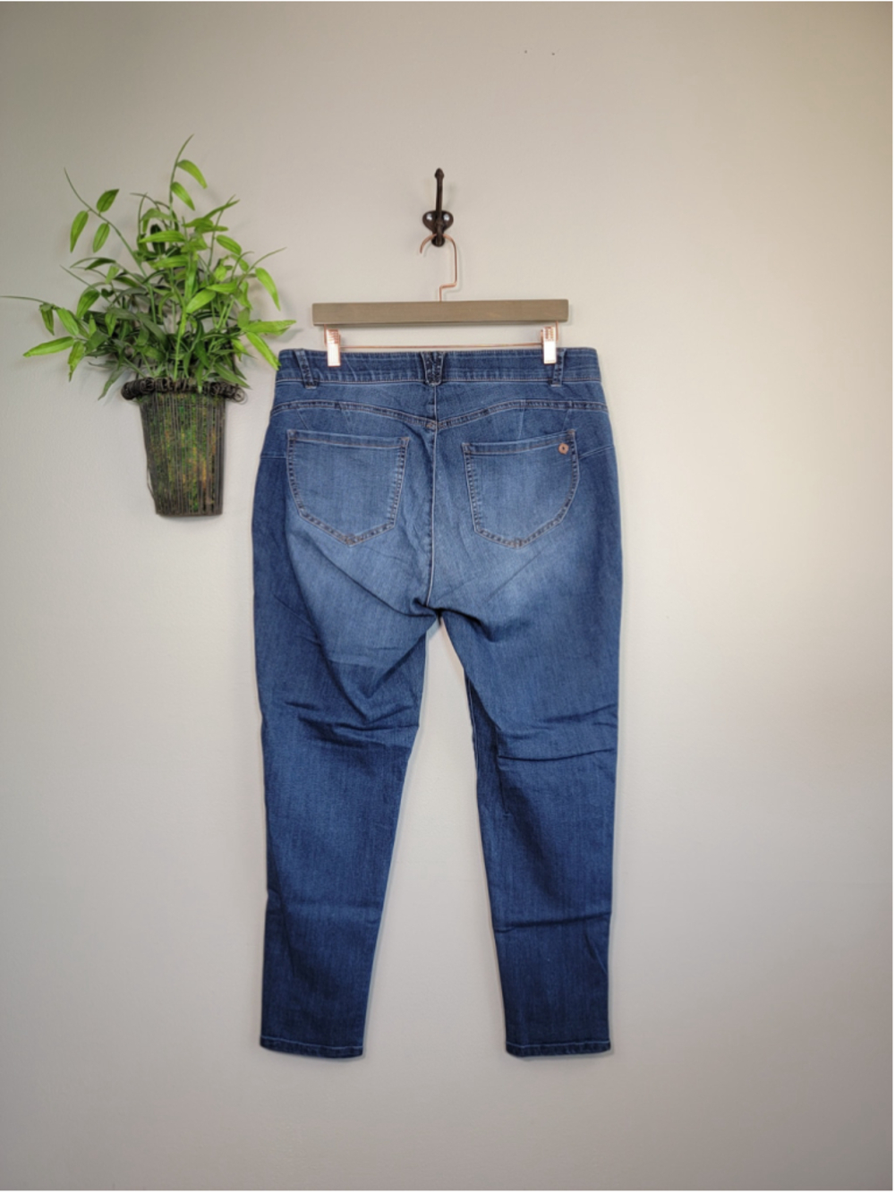 Democracy 16W Skinny Jeans Mid Rise Medium Blue Stretch Sculpting Ab Solution - Picture 9 of 10